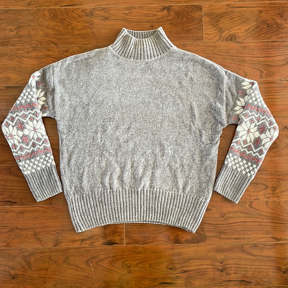 COPY - Christian Siriano Gray and White Snowflake Turtleneck Sweater